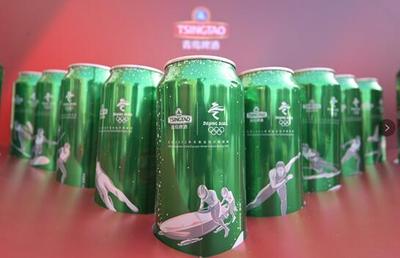 青島啤酒'燈塔工廠'啟動定制冬奧冰雪罐，文化傳播新篇章